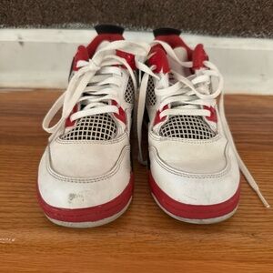 Jordan 4 Retro Fire Red sz 2Y